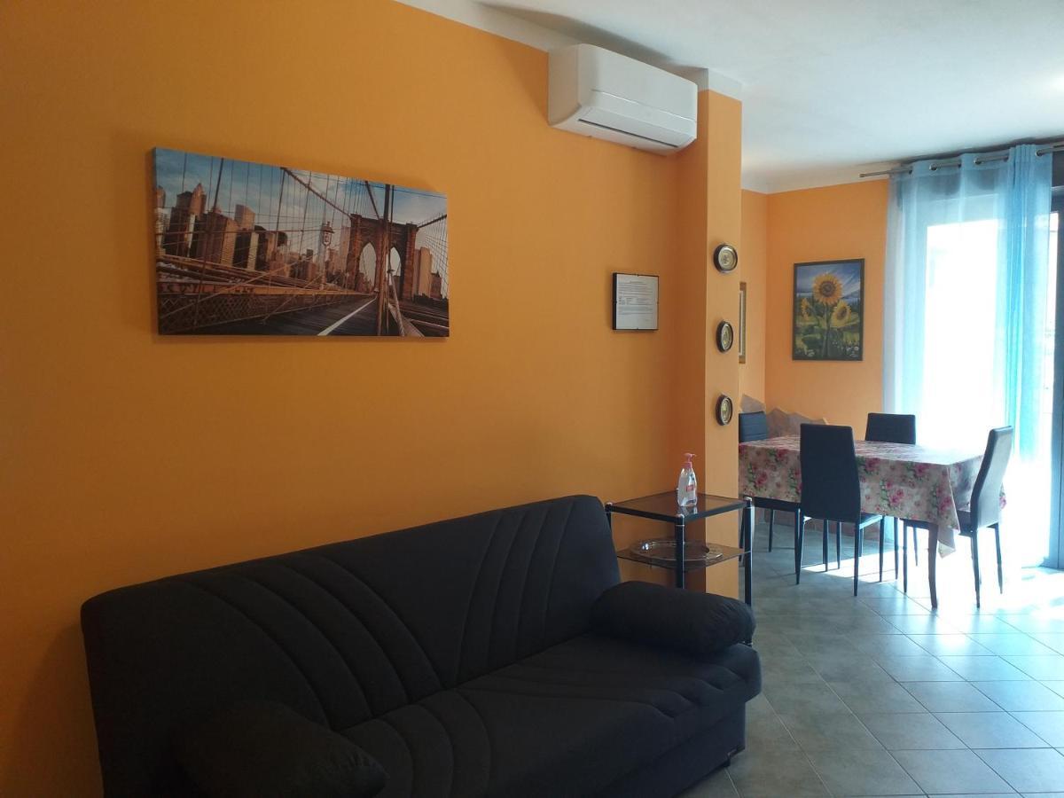 Orange House Appartement Bosa Buitenkant foto